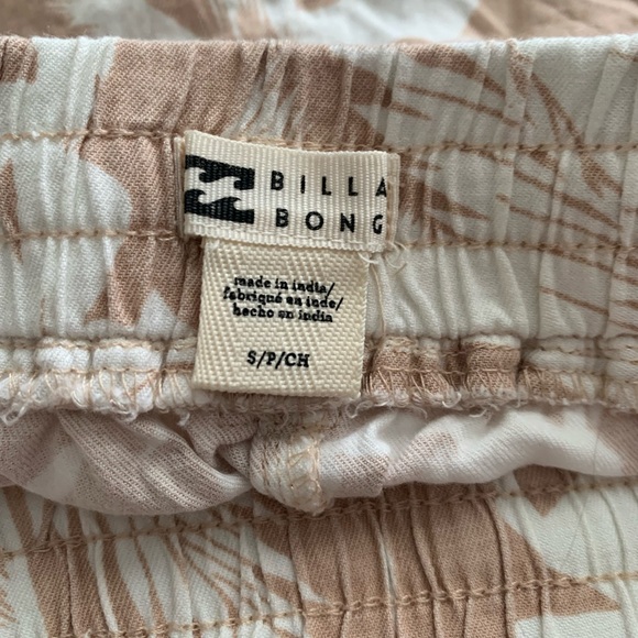 Billabong Leaf shorts size S - Picture 3 of 4